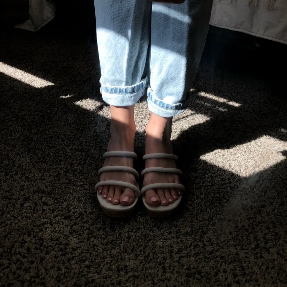 cream sandals - Picture 5 of 5